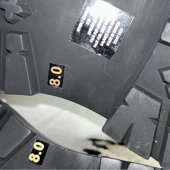 Steve Madden Color block Bone/Black Leather Lace Up
Boots(Size 8) - Picture 6 of 9